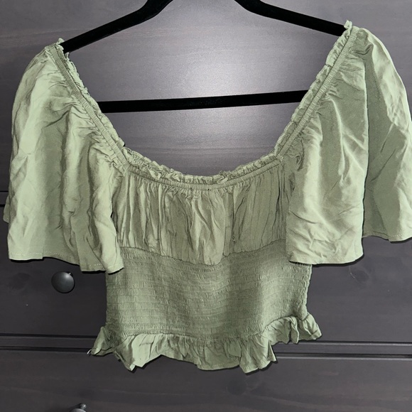 Forever 21 woven off the shoulder top - Picture 2 of 5